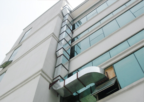 襄陽通風(fēng)管道加工,襄陽消防排煙和襄陽中央空調(diào)工程,經(jīng)過這短短數(shù)年在業(yè)內(nèi)激烈競爭中堅(jiān)持不懈努力進(jìn)取,已發(fā)展成為一個(gè)主營中央空調(diào)設(shè)備系統(tǒng)設(shè)計(jì),銷售,安裝和維修保養(yǎng)的專業(yè)化系統(tǒng)集成及服務(wù).引進(jìn)全電腦風(fēng)管生產(chǎn)線,能生產(chǎn)傳統(tǒng)角鐵風(fēng)管,共板法蘭風(fēng)管,螺旋(保溫)風(fēng)管,橢圓(保溫)風(fēng)管,(單面)雙面彩鋼復(fù)合風(fēng)管,人防通風(fēng),消防排煙風(fēng)管.